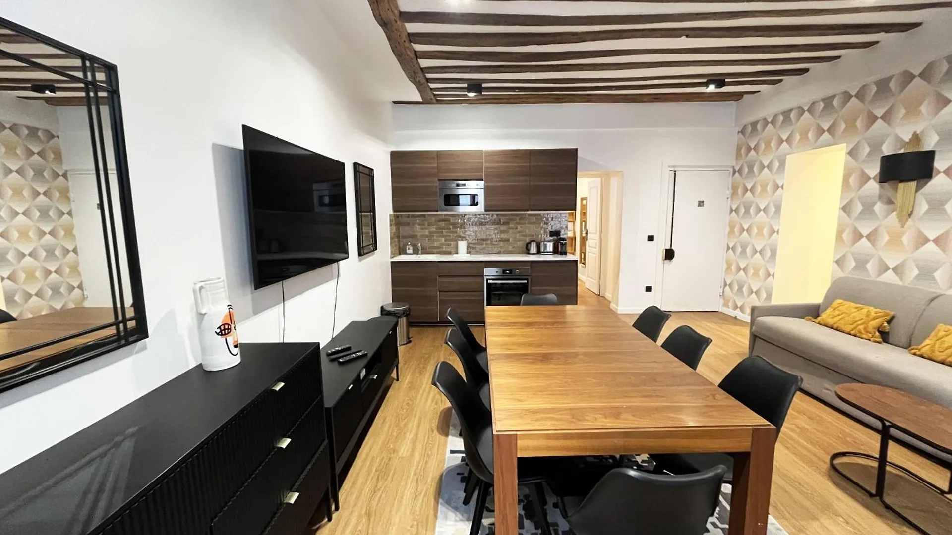 Urban Flat 108 - Stunning 4 Bdr Flat In Paris Lägenhet Frankrike