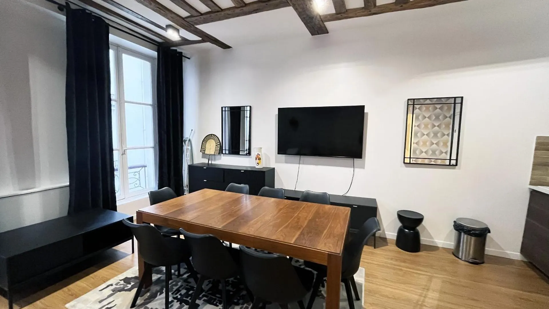 Urban Flat 108 - Stunning 4 Bdr Flat In Paris Lägenhet
