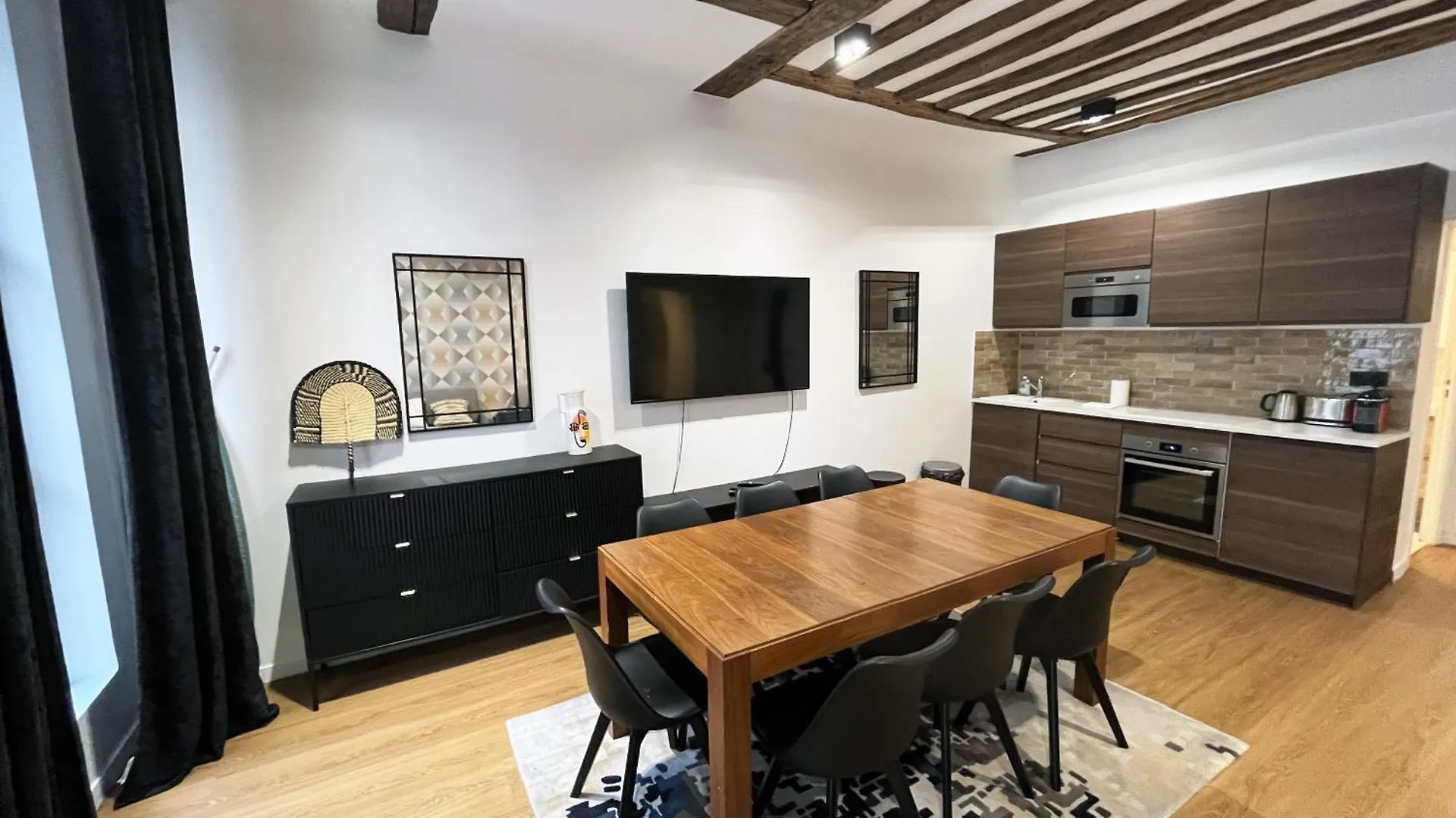 Urban Flat 108 - Stunning 4 Bdr Flat In Paris Lägenhet