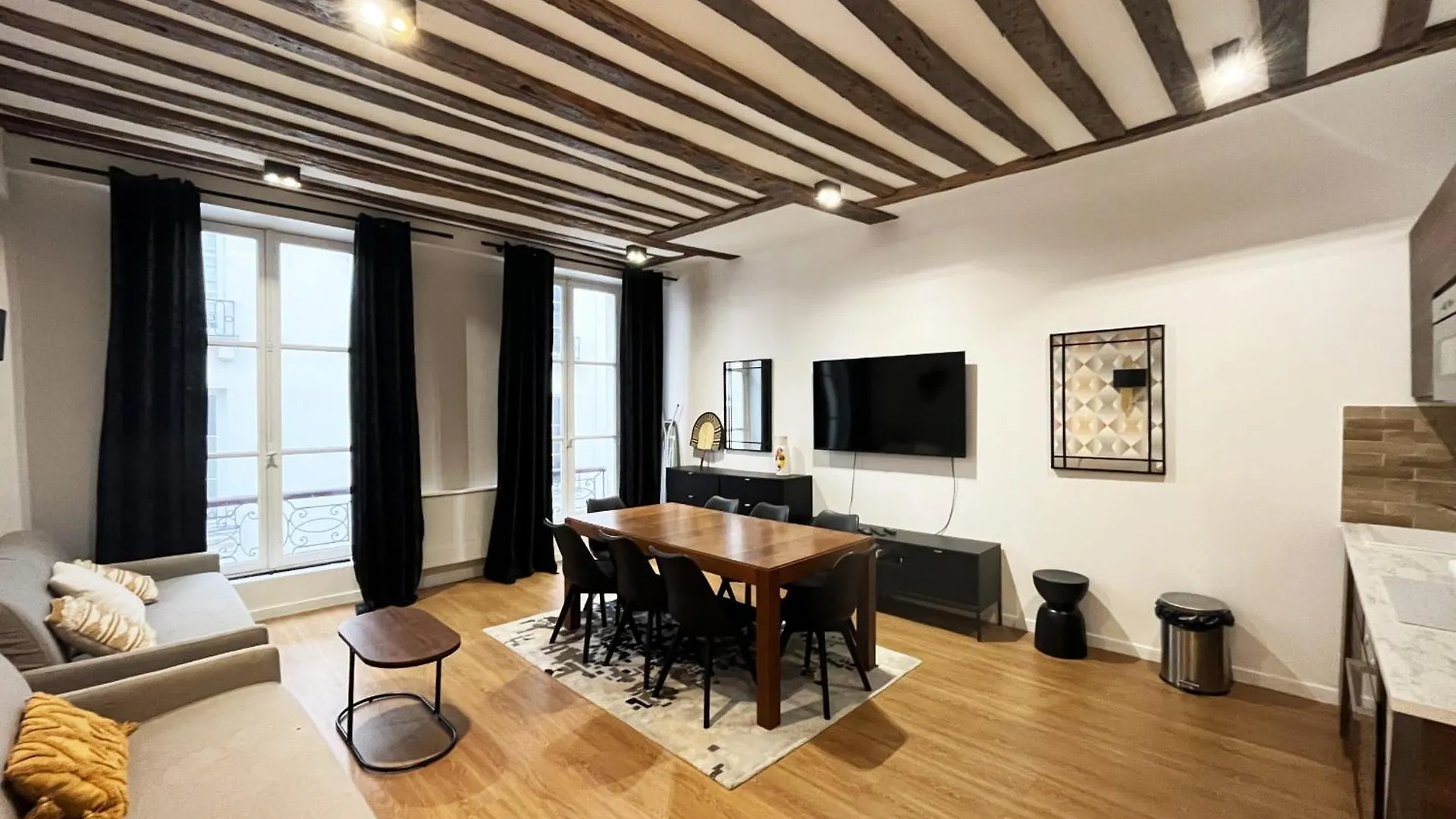 Urban Flat 108 - Stunning 4 Bdr Flat In Paris Lägenhet